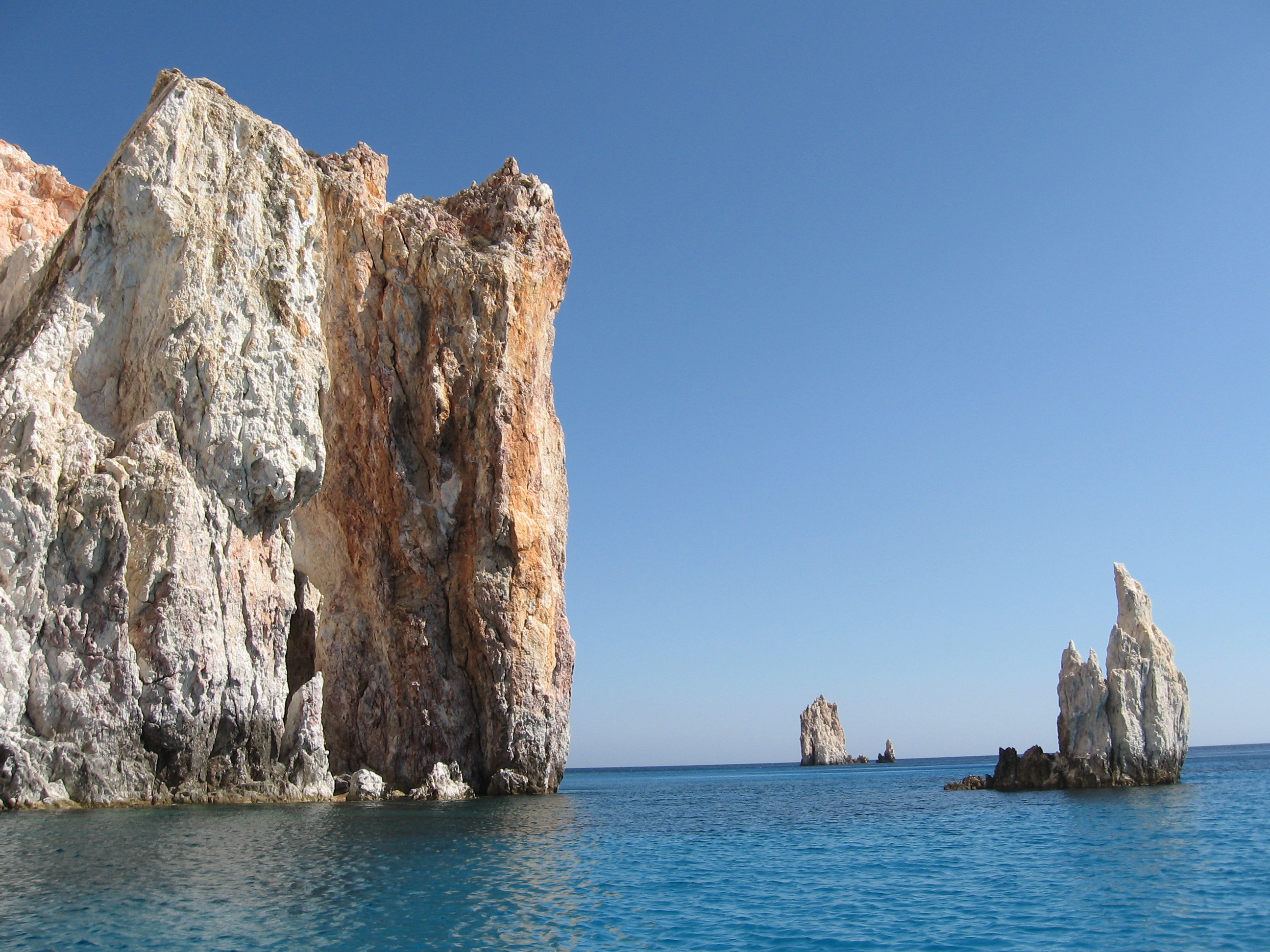 Boat trips from Sifnos to Poliegos